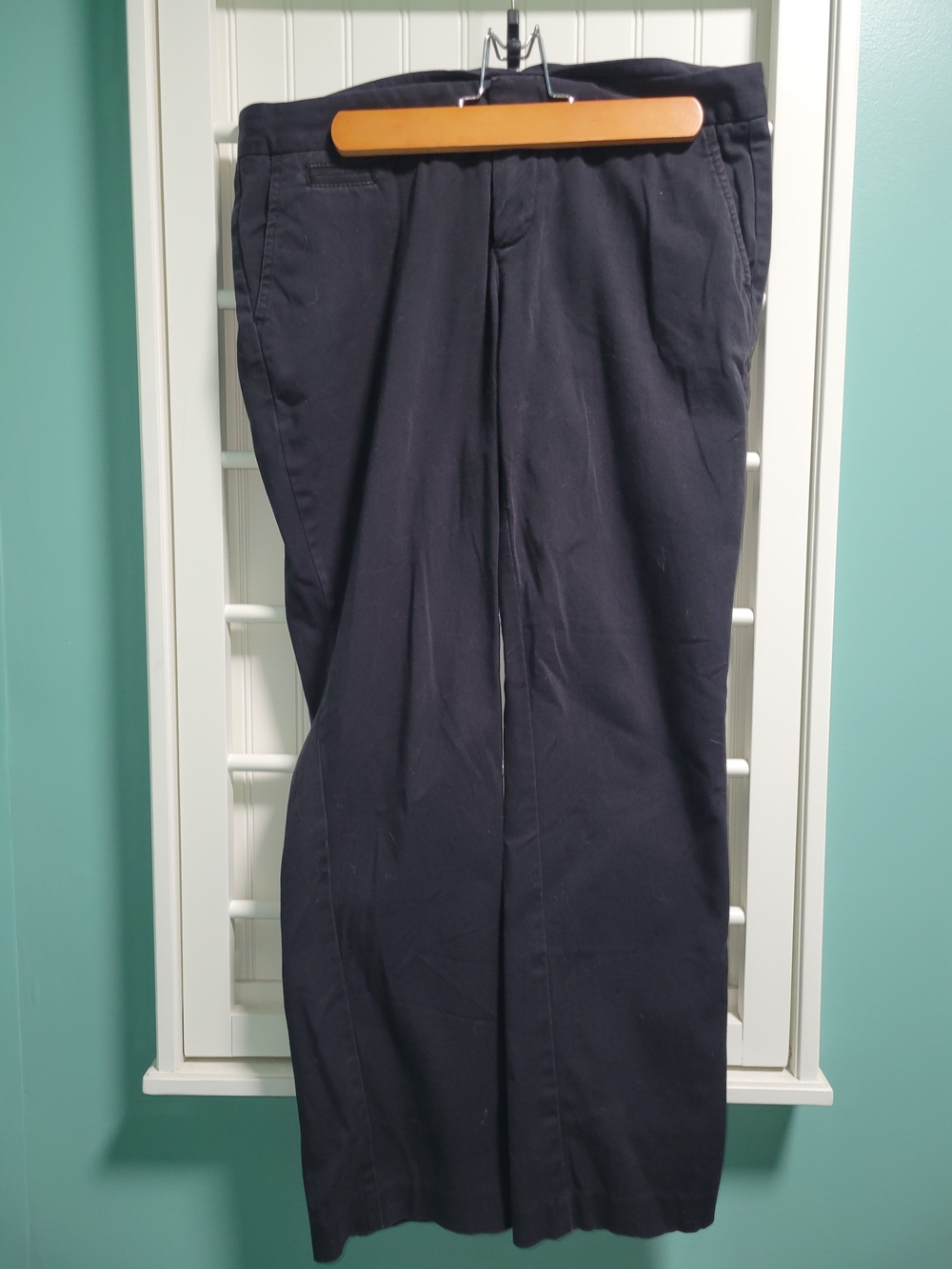 GAP Classic Straight-Leg Black Khaki Pants Size 6